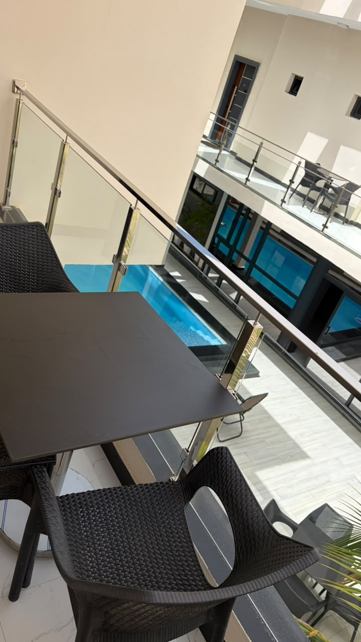 Grand appartement — balcon