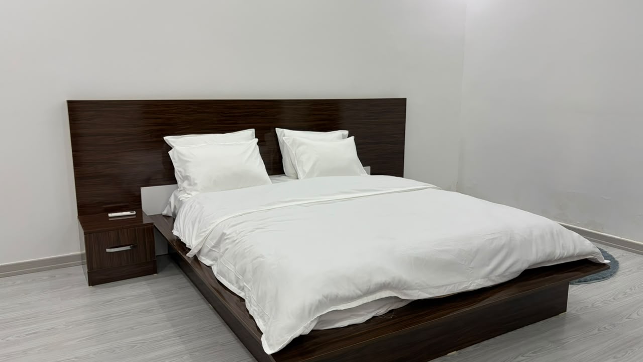 Grand appartement — chambre